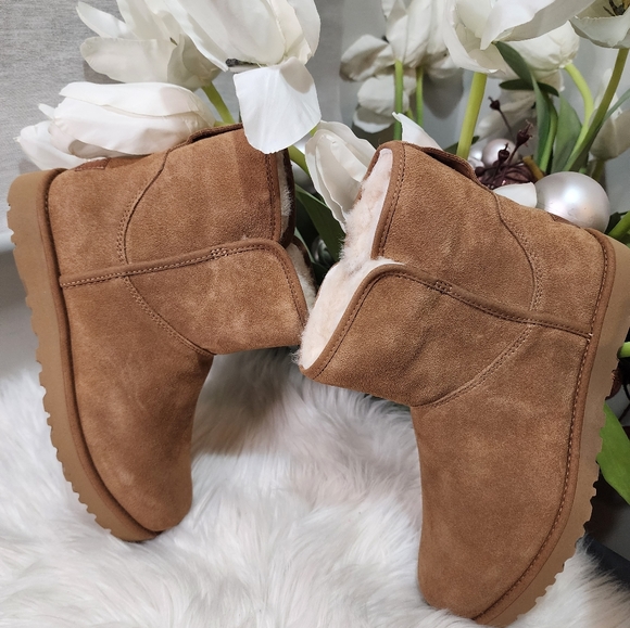 UGG Cory II Bootie Women new - Picture 1 of 9